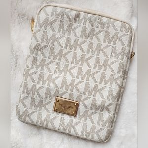 EUC Michael Kors padded tablet case